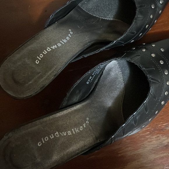 COPY - WOMEN’S BLACK LOW HEELED SLIDES IN SIZE 8.5 W - Picture 2 of 2